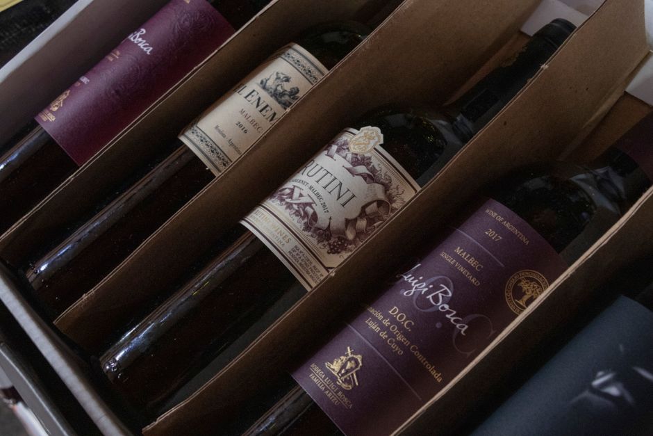 Lesena škatla za steklenico vina z gravuro